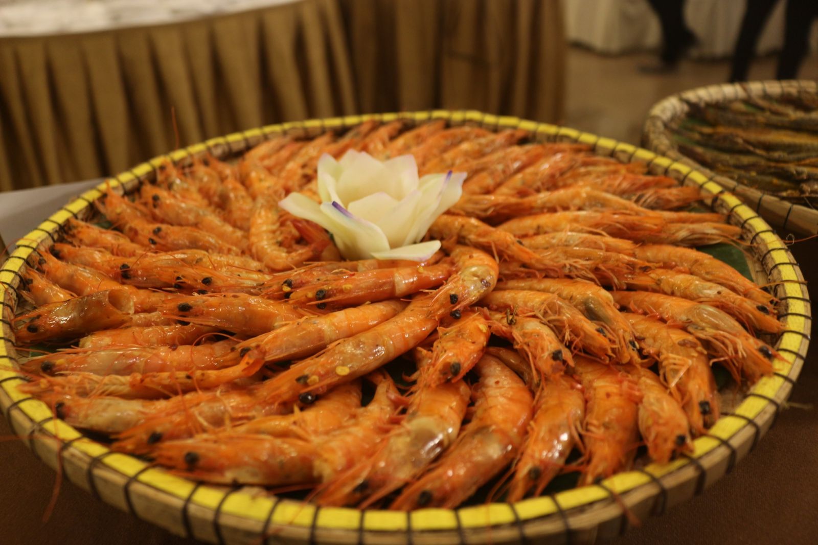 Dai-tiec-buffet-mung-dai-le-tai-Muong-Thanh-Holiday-Hue-4