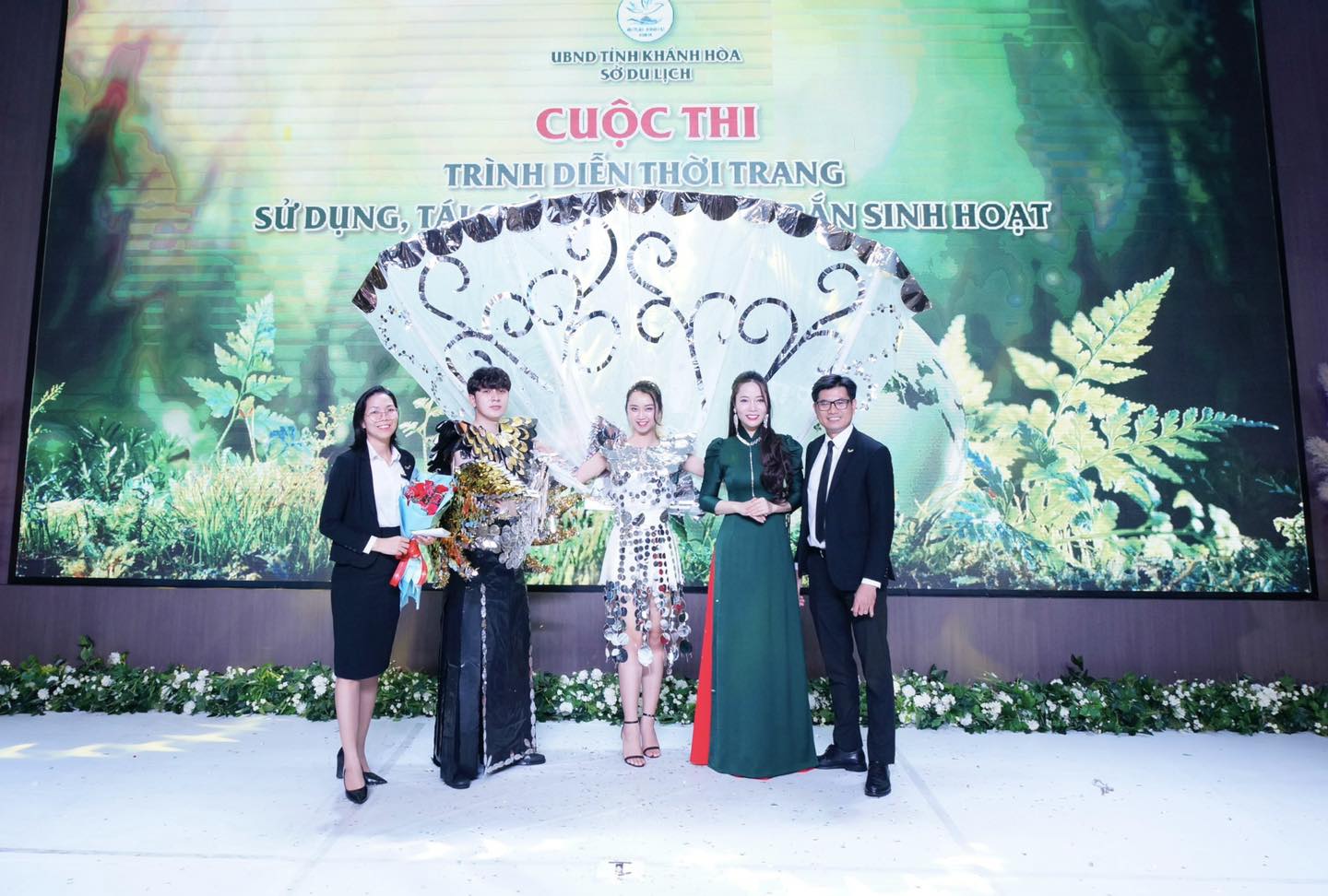 Trang-phuc-du-thi-Muong-Thanh-2