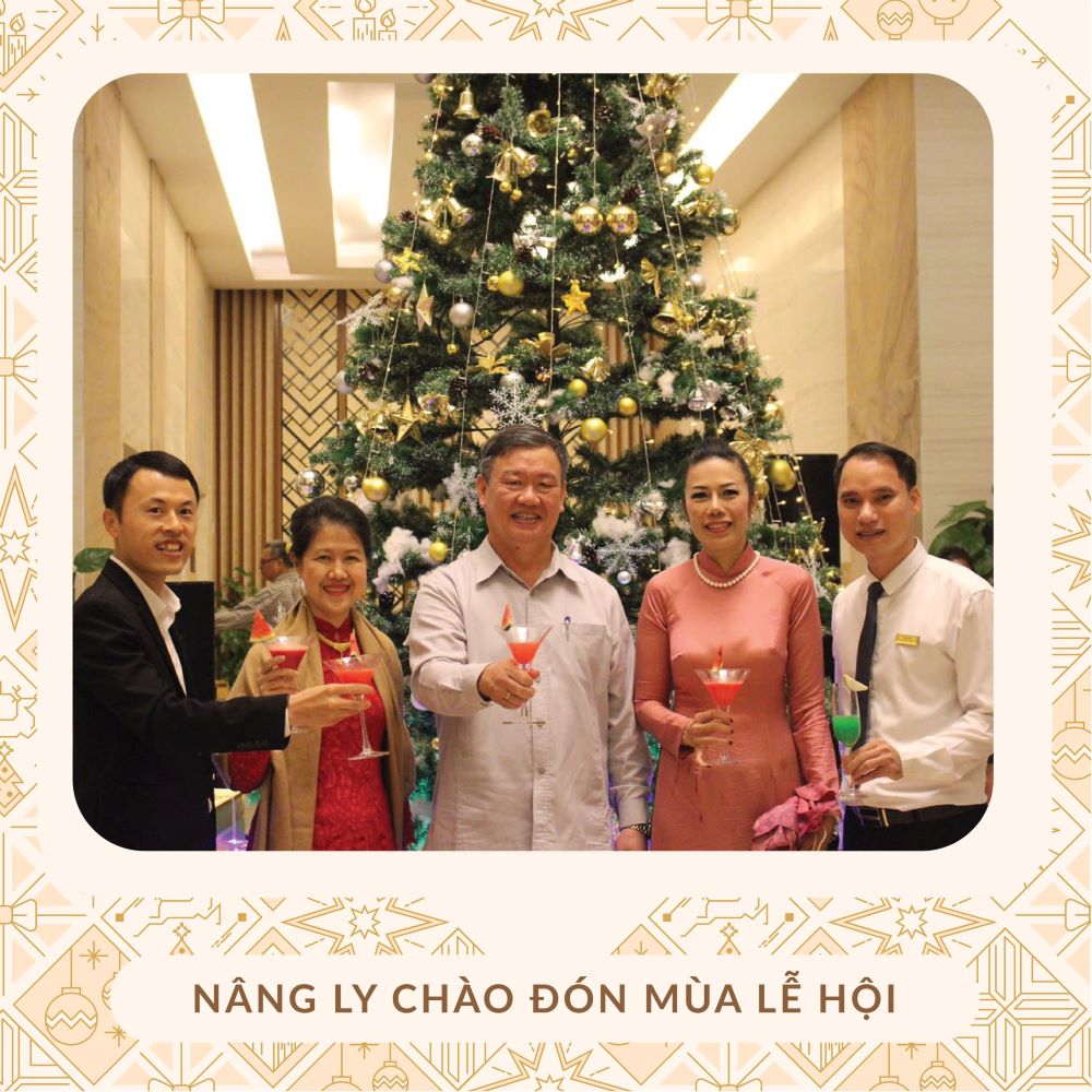 Muong-Thanh-Le-thap-sang-cay-thong-noel-nâng-ly-chuc-mung