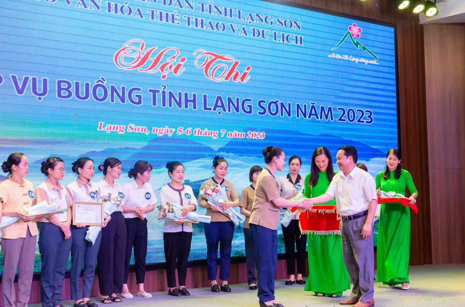 CNBV-bo-phan-Buong-ks-Muong-Thanh-Luxury-Lang-Son-gianh-giai