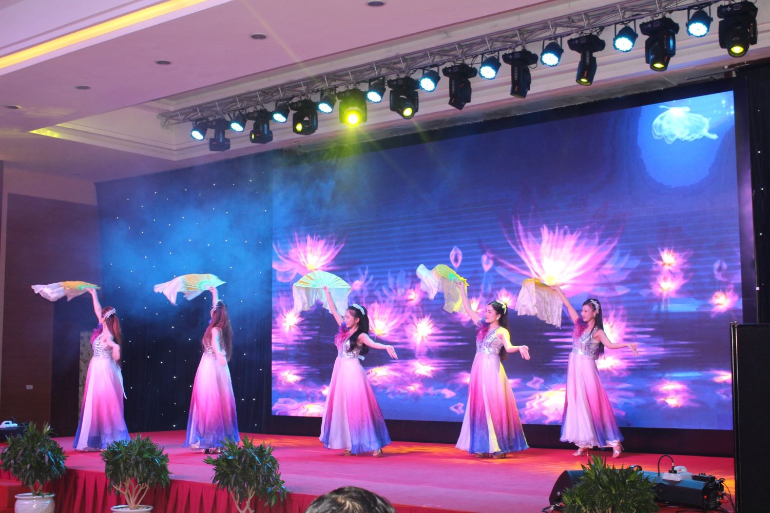 khach-san-Muong-Thanh-Luxury-Quang-Ninh-chuong-trinh-van-nghe