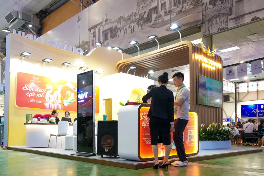 khong-gian-phia-ngoai-gian-hang