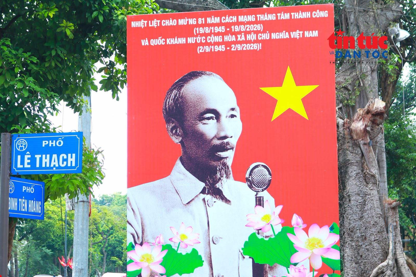 khong-khi-ruc-ro-don-quoc-khanh-2