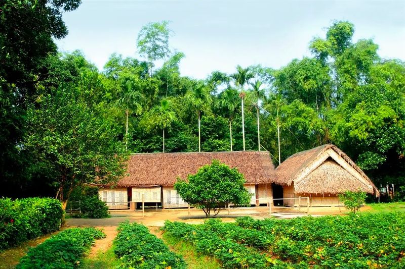khung-canh-thanh-binh-tai-lang-sen-que-bac