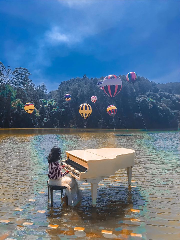 lac-tien-gioi-da-lat-khung-canh-dan-piano-2