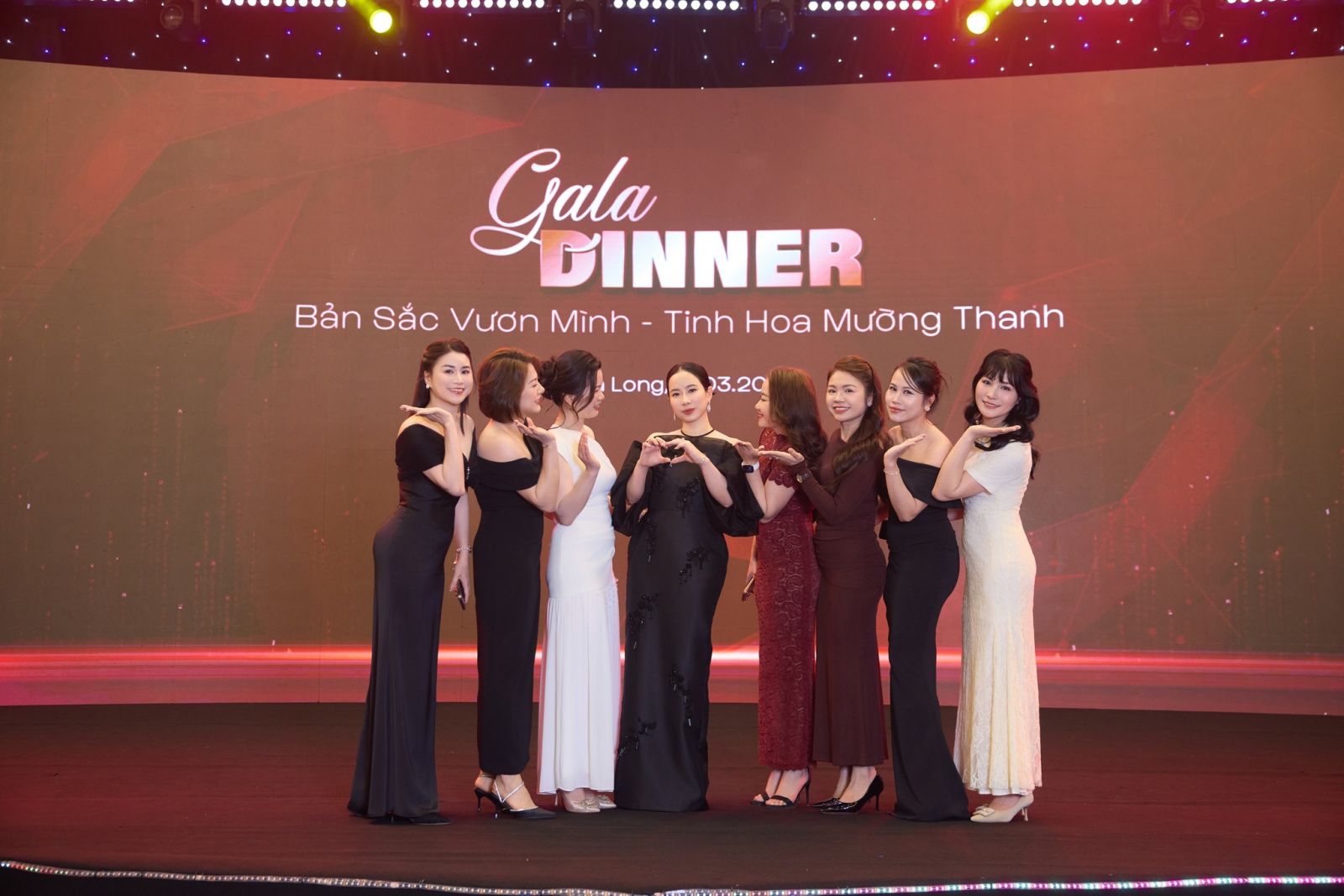 luu-lai-khoanh-khac-cung-tong-giam-doc-tai-gala-dinner