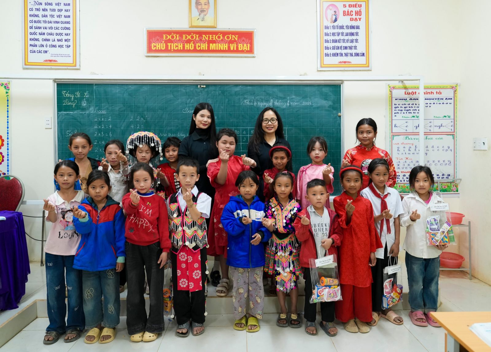 luu-lai-ky-niem-cung-cac-em-nho