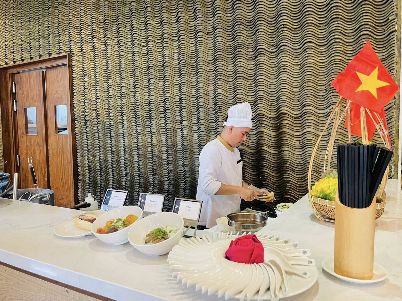 thuong-thuc-am-thuc-muong-thanh-grand-sai-gon-2